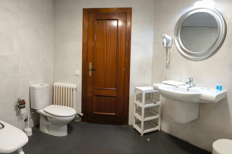 Bano 201 Hostal Hispano 2