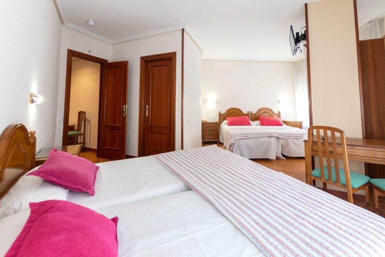 Habitacion Cuadruple Hostal Hispano1