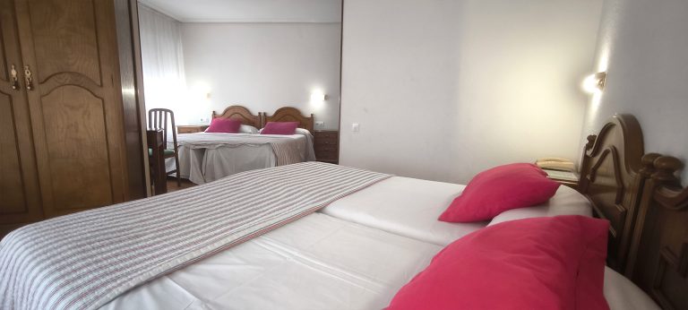 Habitacion Cuadruple Hostal Hispano5