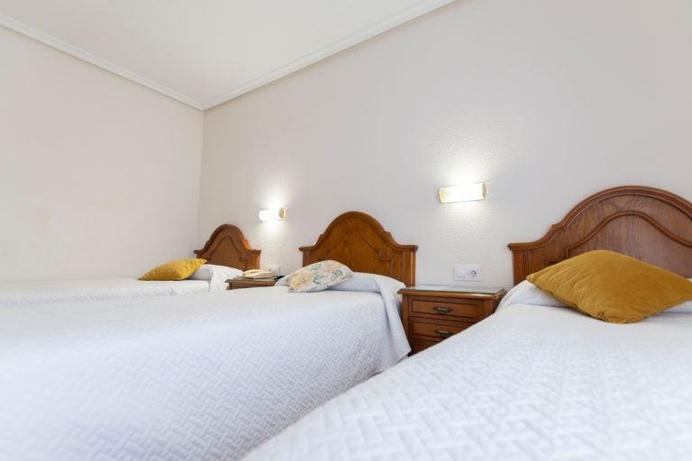 Habitacion triple Hostal Hispano2