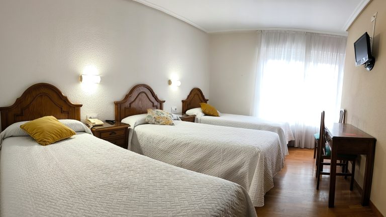 Habitacion triple Hostal Hispano3 1
