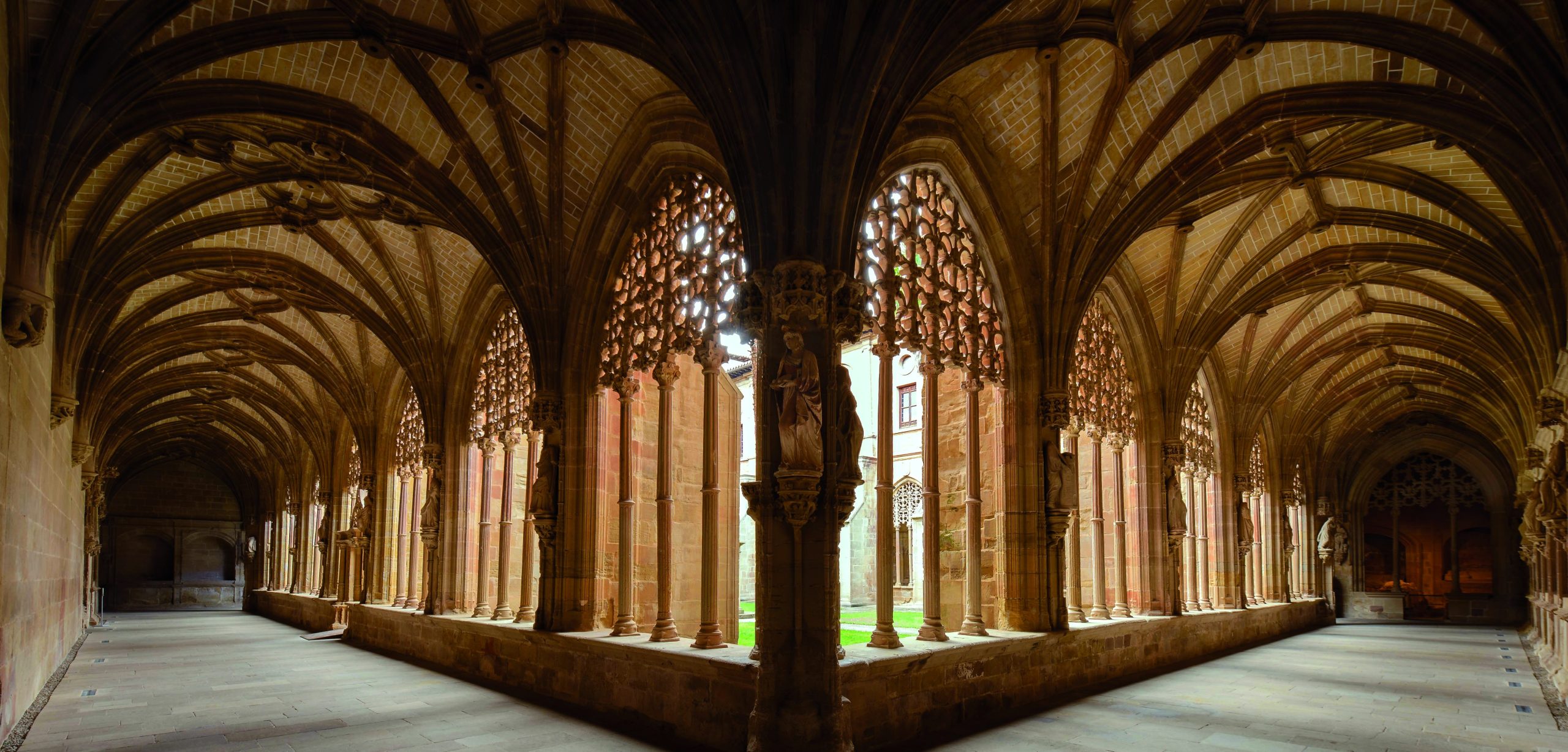 Descubre Nájera 1 Santa Maria Claustro Panoramica scaled